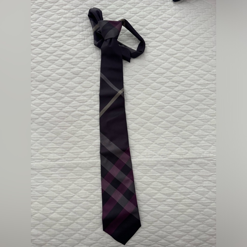 Burberry vintage tie. Great condition.